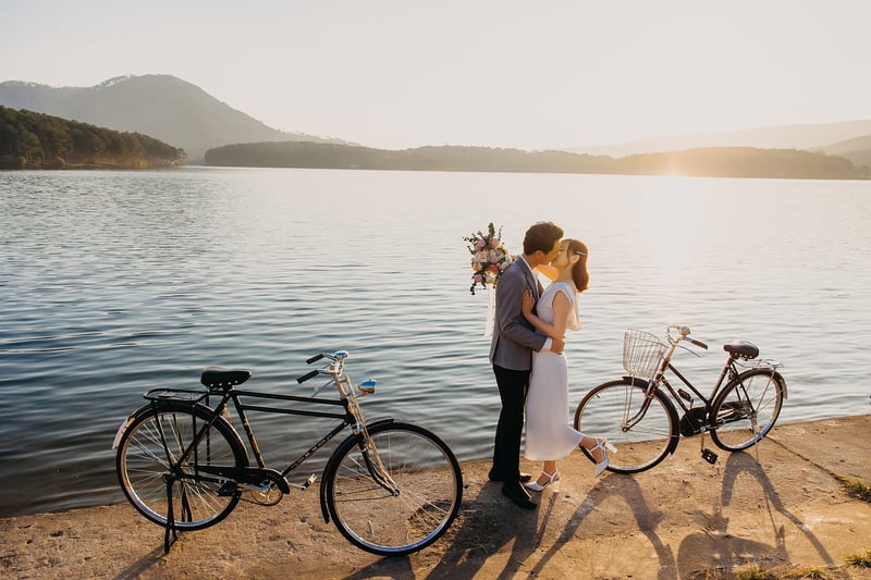 Couple Love Sunset Lake
